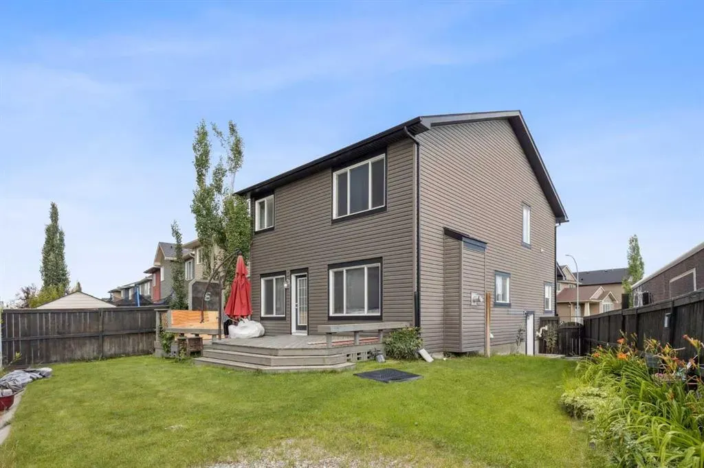 325 Evanspark Gardens NW