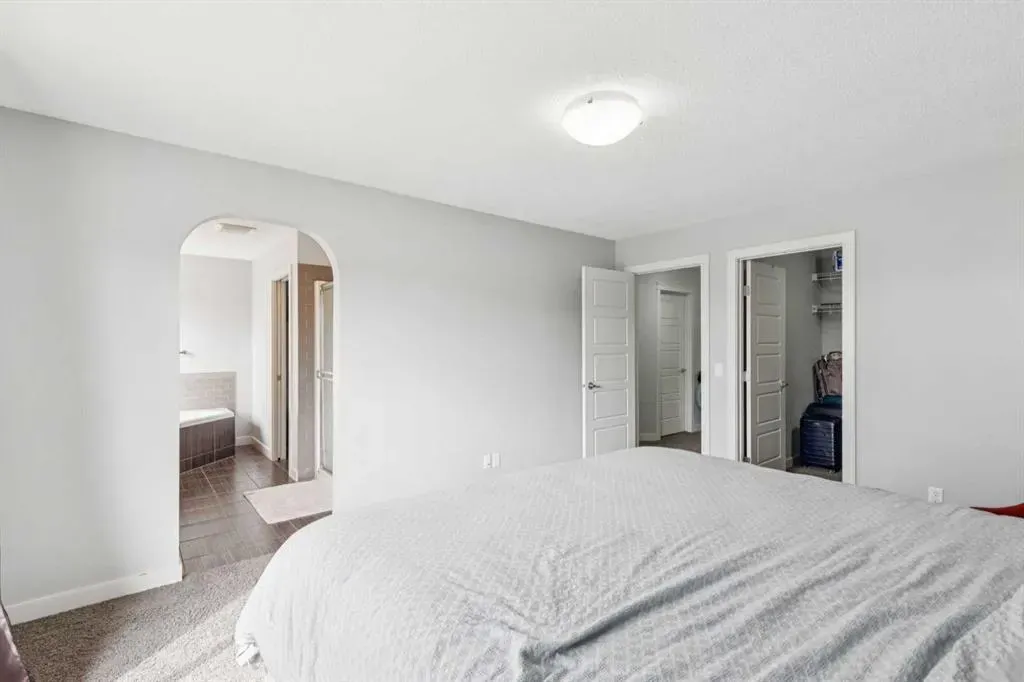 325 Evanspark Gardens NW