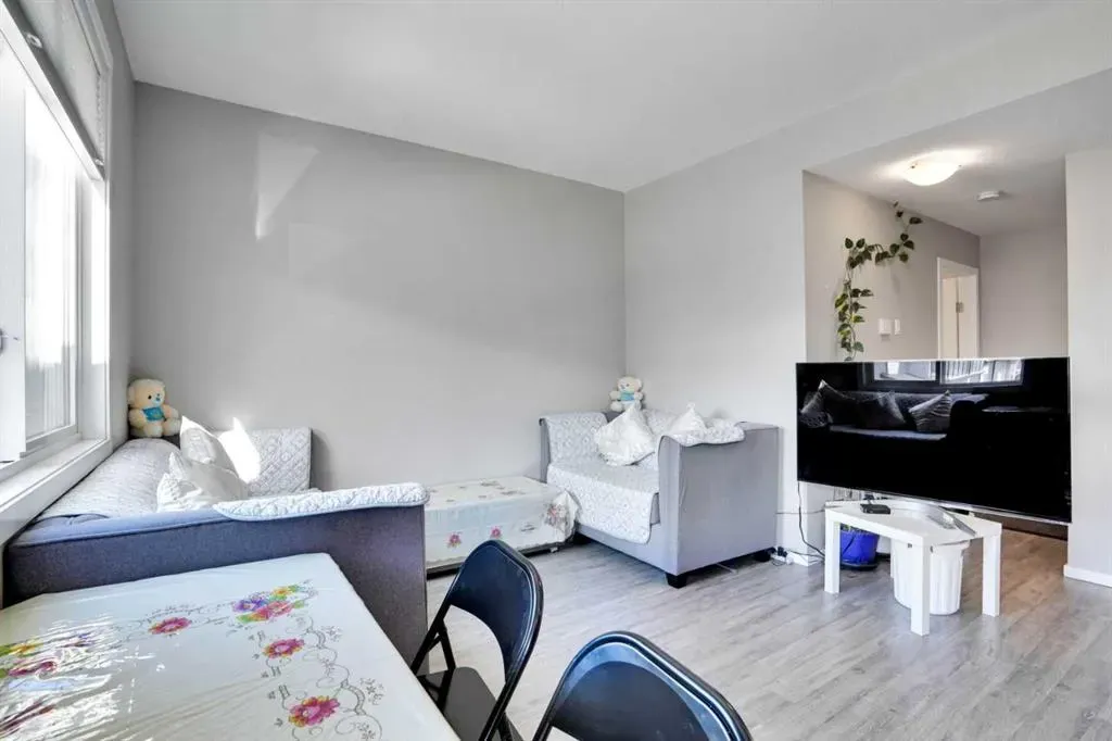 325 Redstone Walk NE, #201