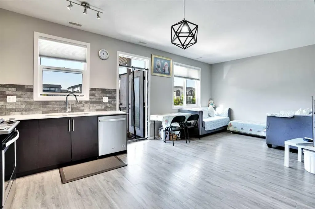325 Redstone Walk NE, #201