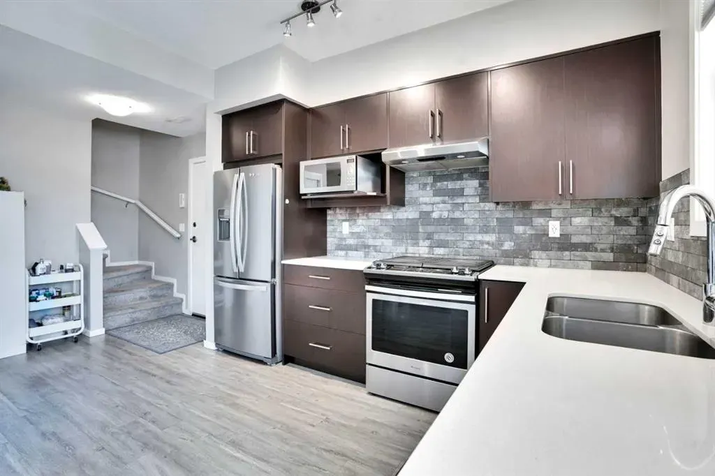 325 Redstone Walk NE, #201
