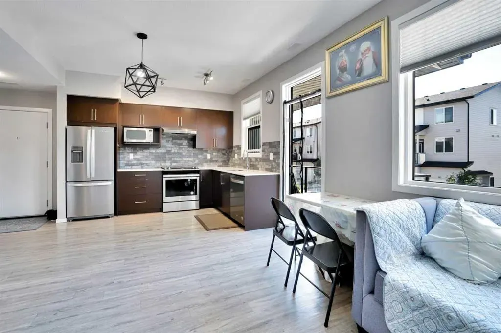 325 Redstone Walk NE, #201