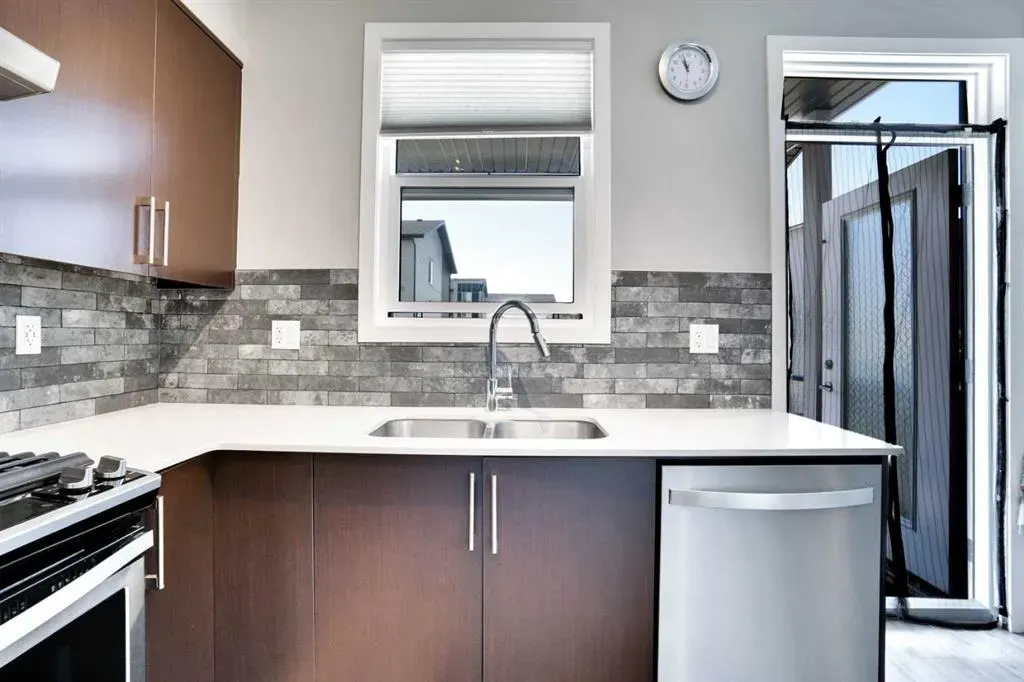 325 Redstone Walk NE, #201