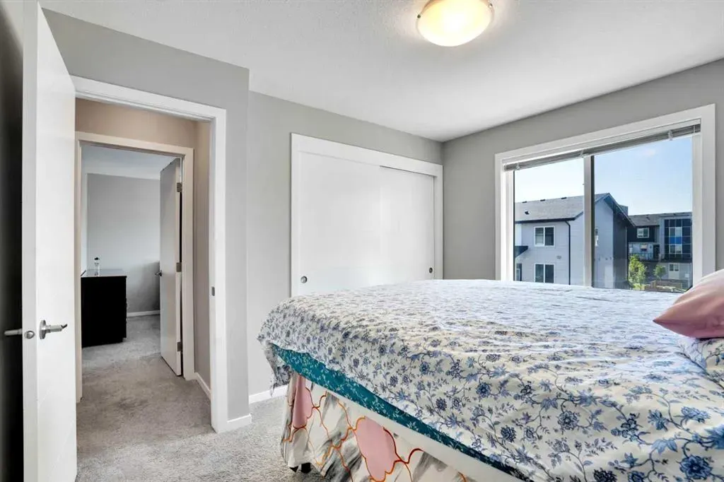 325 Redstone Walk NE, #201