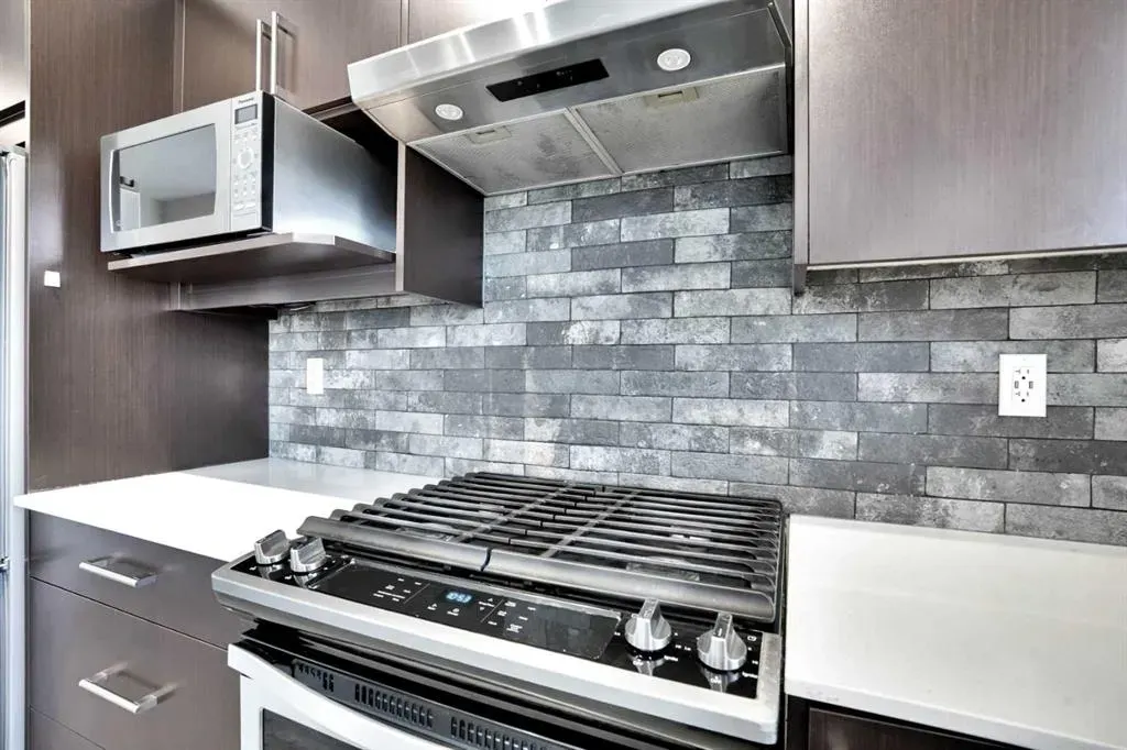325 Redstone Walk NE, #201