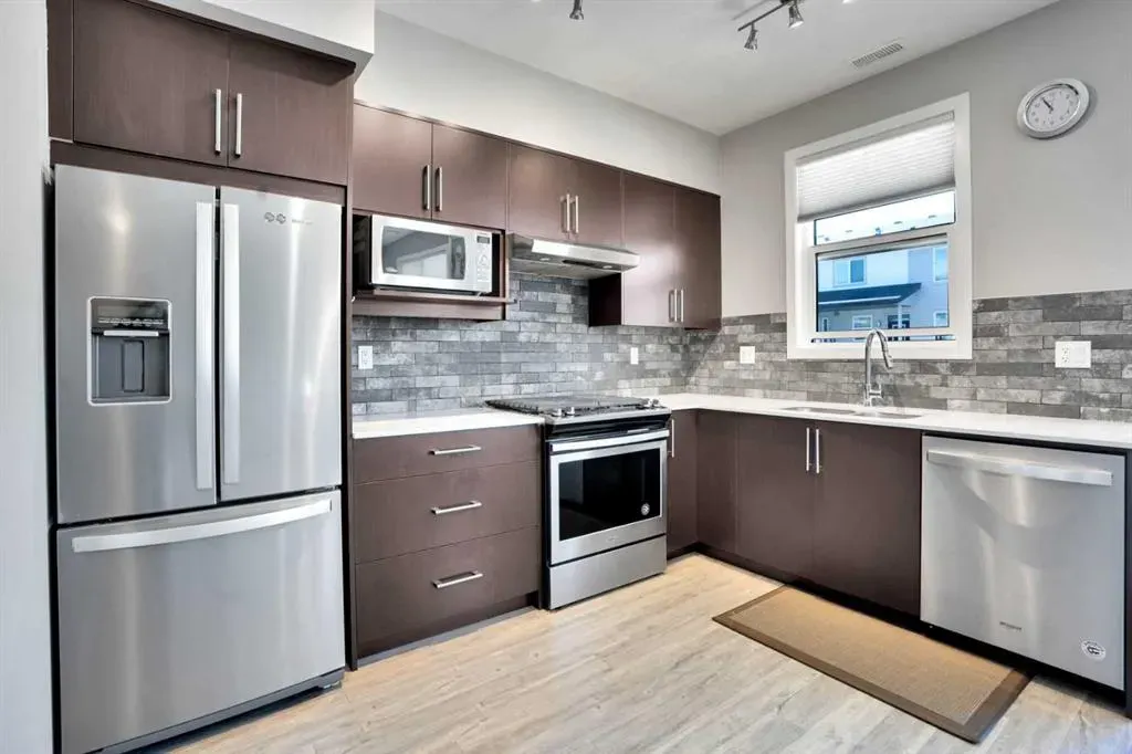 325 Redstone Walk NE, #201