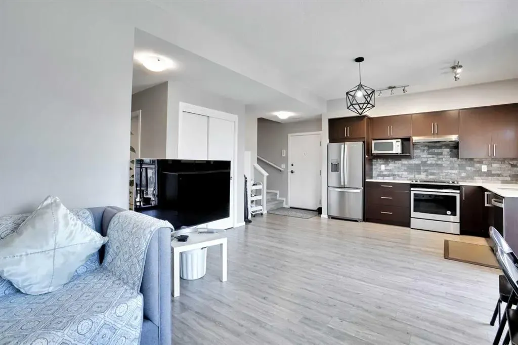325 Redstone Walk NE, #201