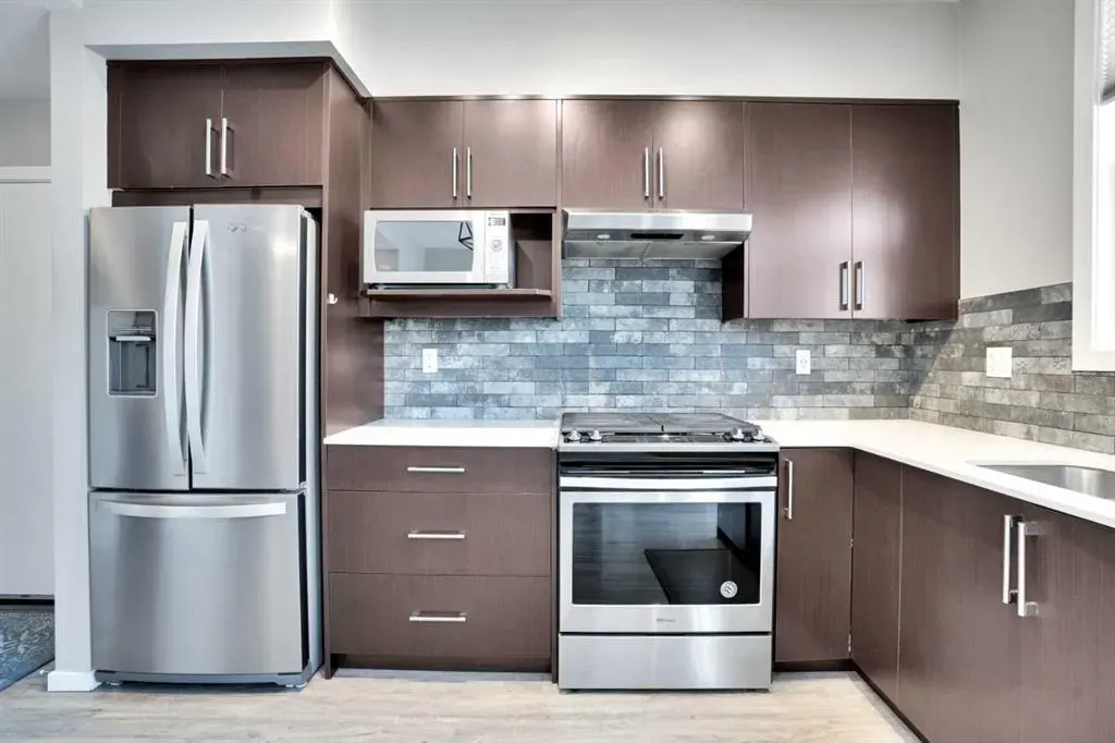325 Redstone Walk NE, #201