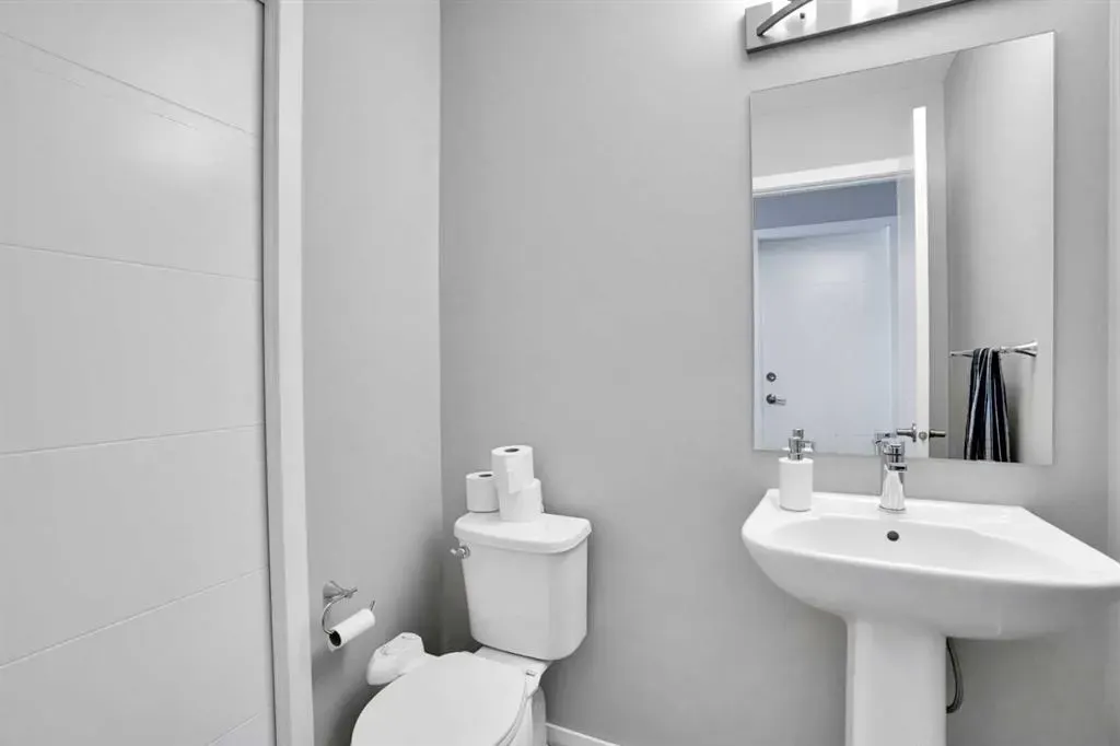 325 Redstone Walk NE, #201