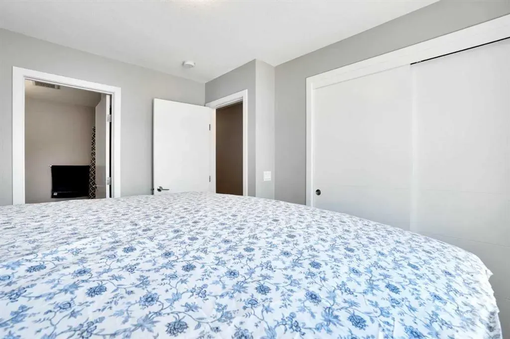 325 Redstone Walk NE, #201