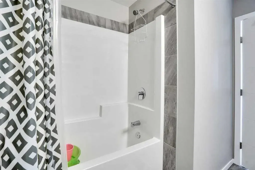 325 Redstone Walk NE, #201