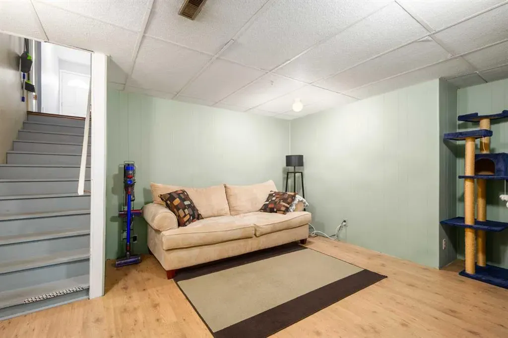 36 Deermeade Road SE