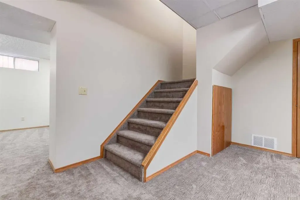 39 Canterbury Court SW