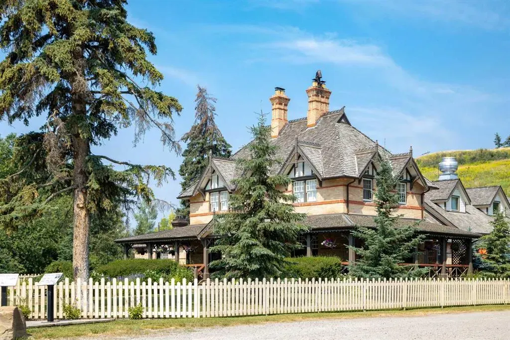39 Canterbury Court SW