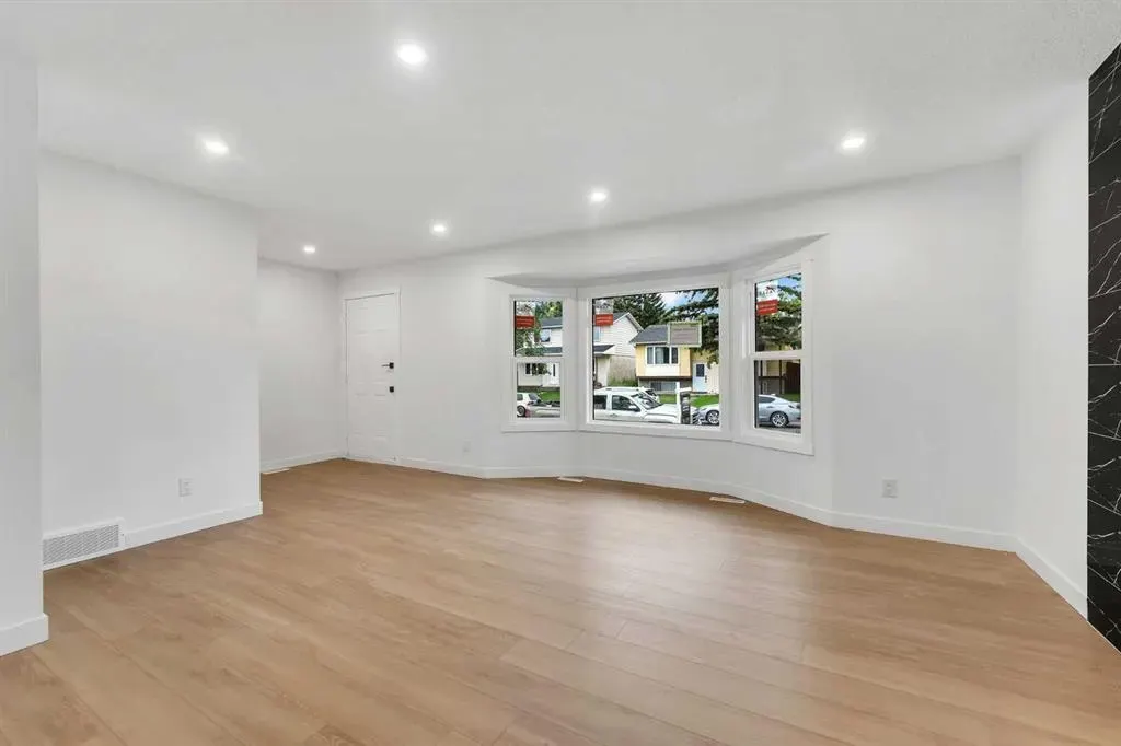 247 Rundlecairn Road NE