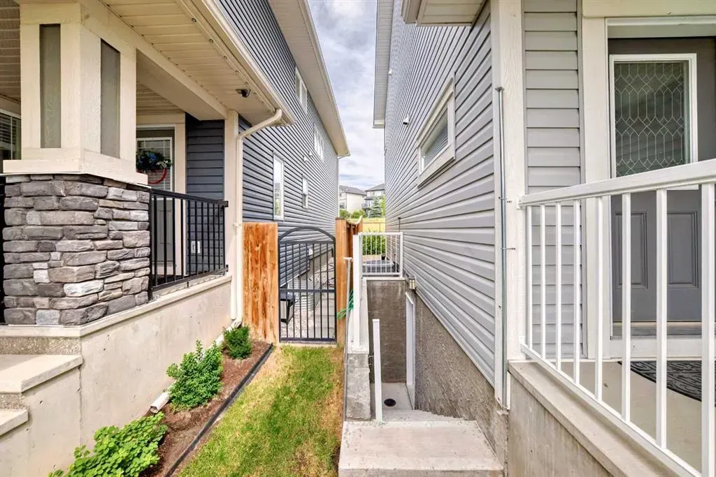 24 Hillcrest Avenue SW