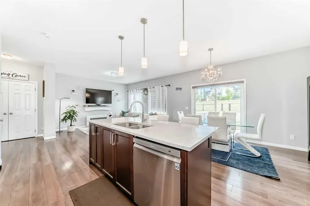 24 Hillcrest Avenue SW