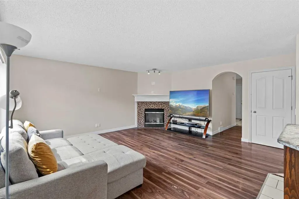 216 Coral Reef Manor NE