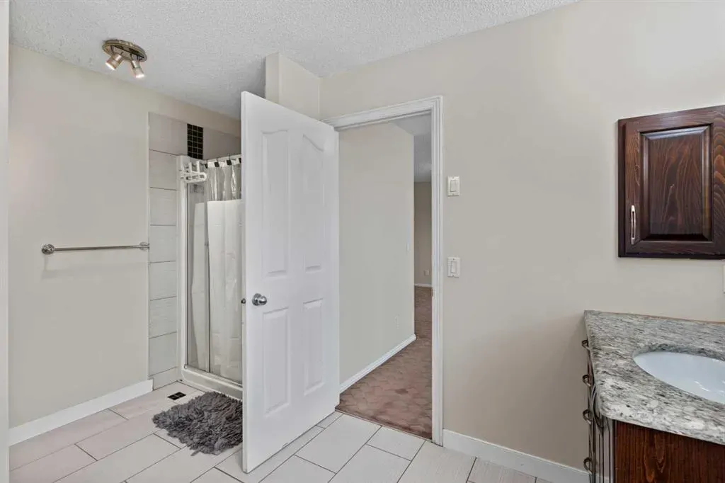 216 Coral Reef Manor NE