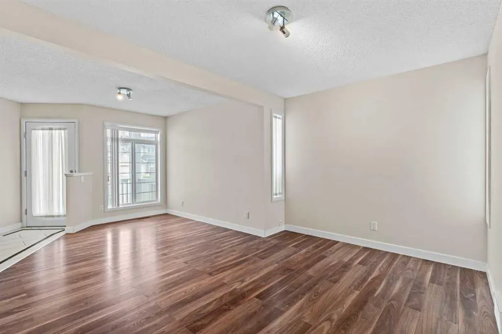 216 Coral Reef Manor NE