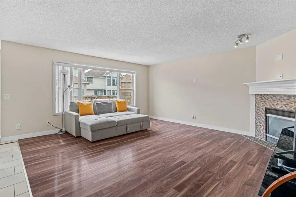216 Coral Reef Manor NE
