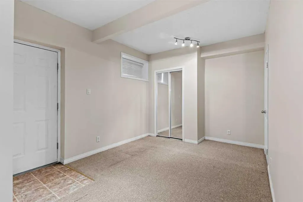 216 Coral Reef Manor NE