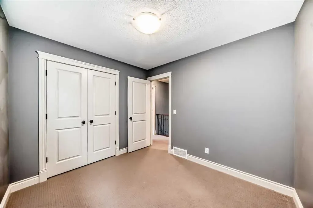 228 Kingston Way SE