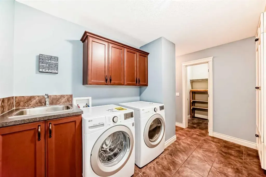 228 Kingston Way SE