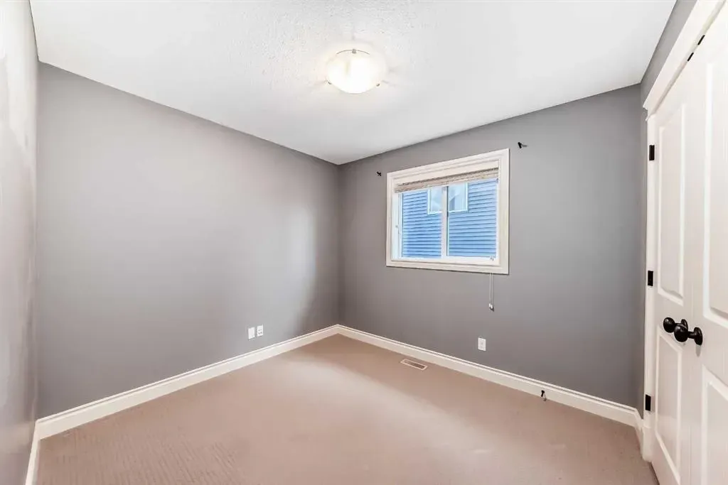 228 Kingston Way SE