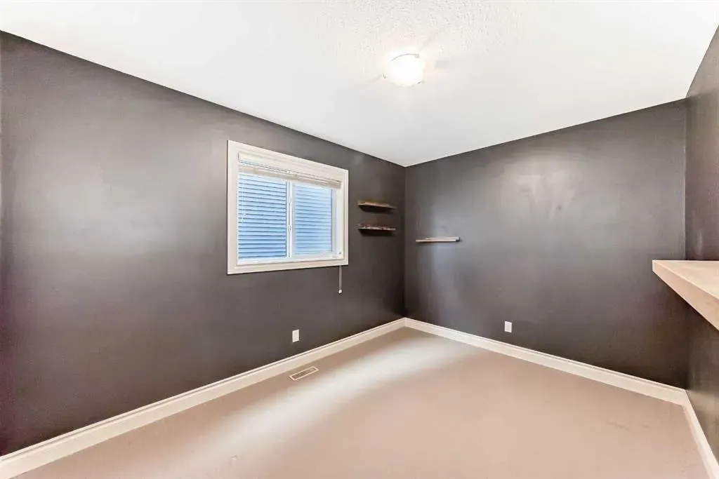 228 Kingston Way SE