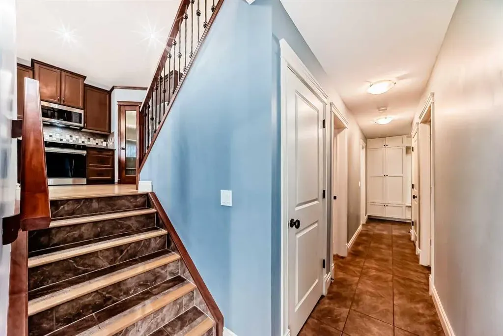 228 Kingston Way SE