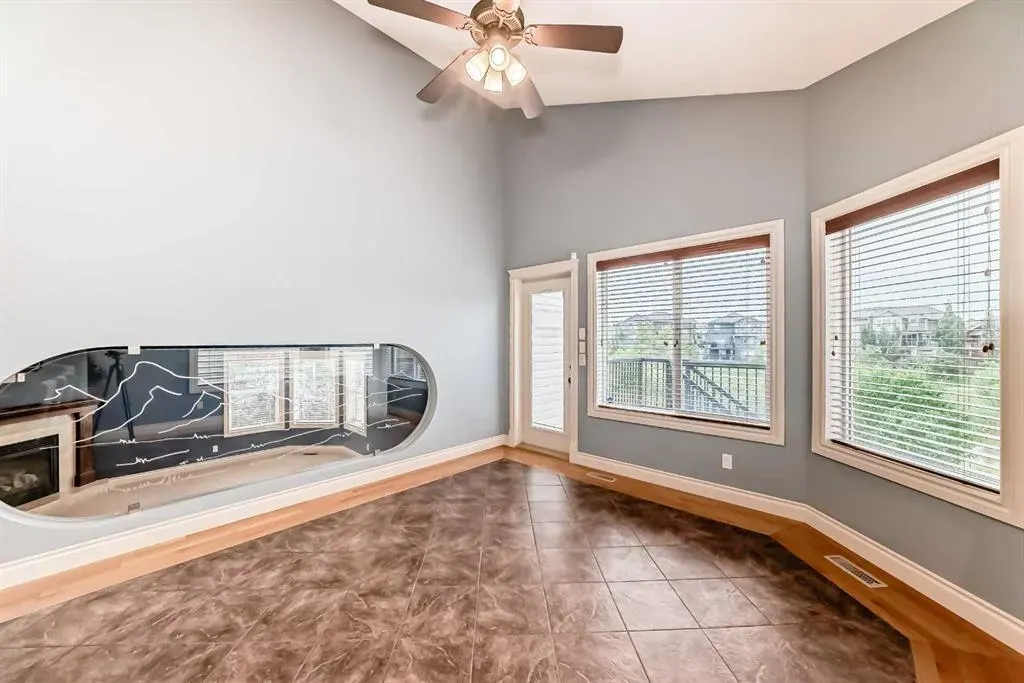 228 Kingston Way SE
