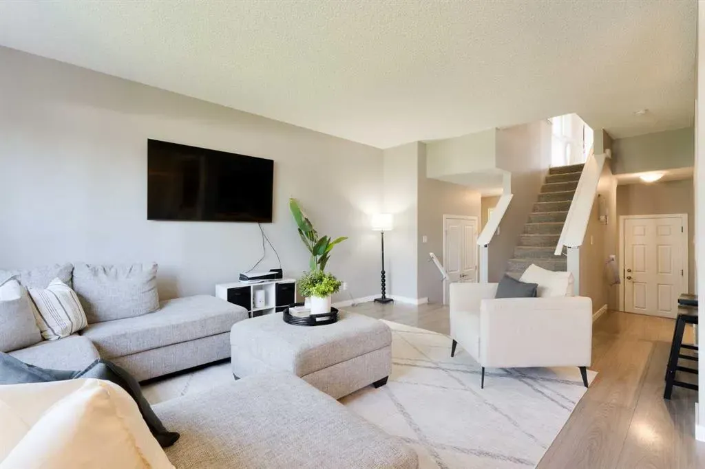 271 River Heights Crescent