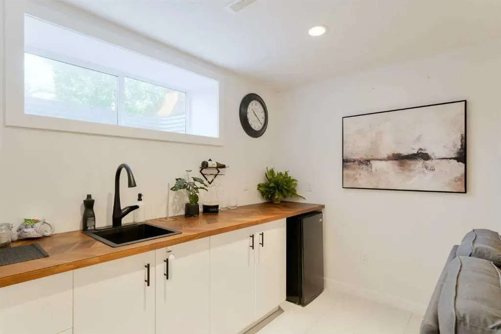 271 River Heights Crescent