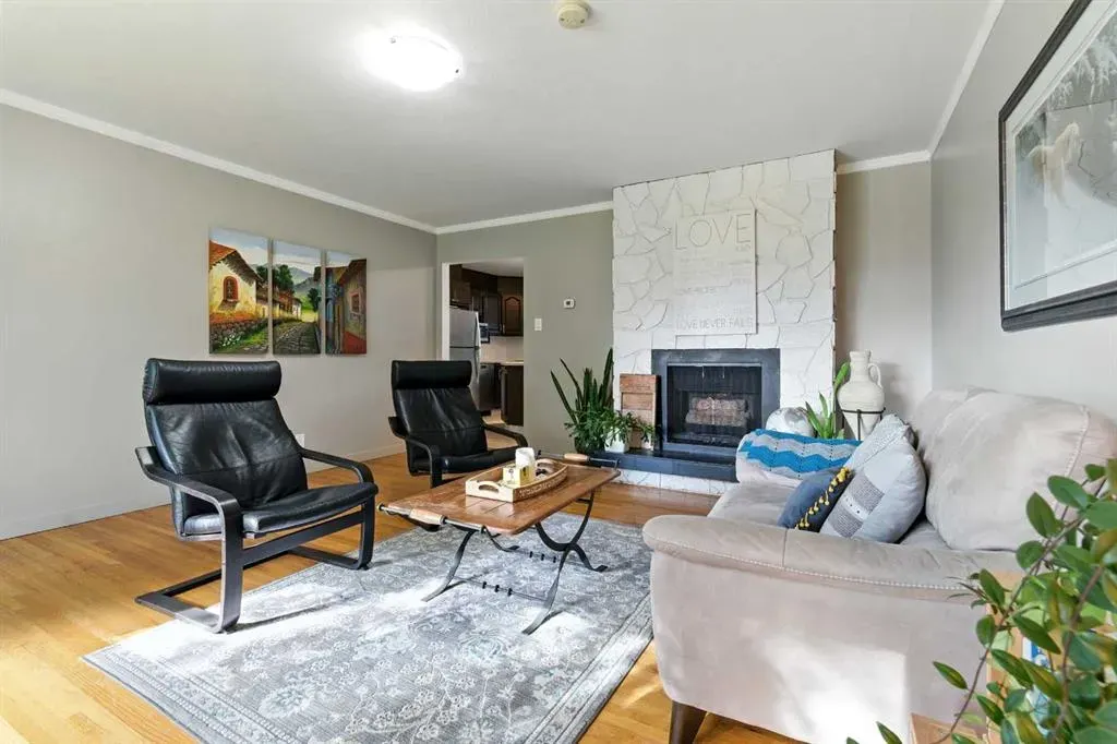 1977 Cottonwood Crescent SE