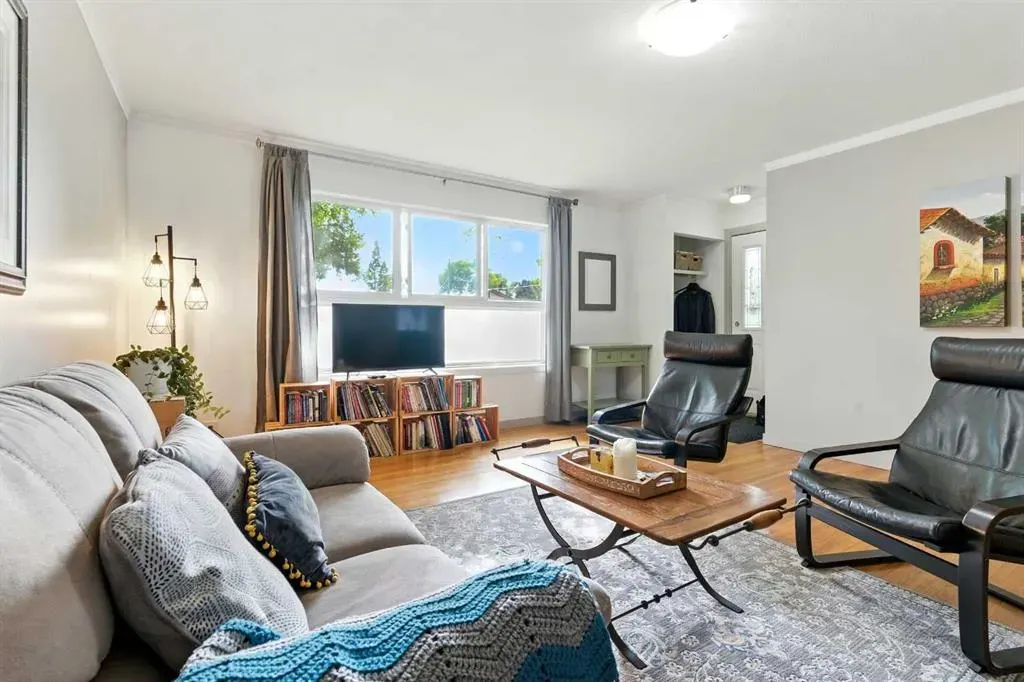 1977 Cottonwood Crescent SE