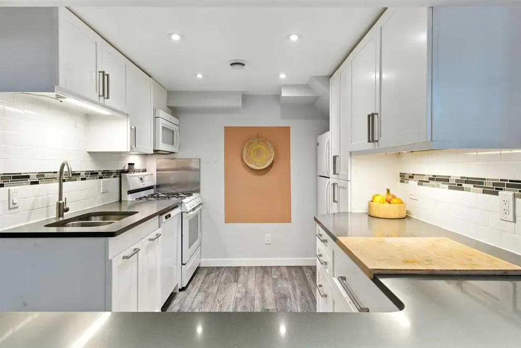 1977 Cottonwood Crescent SE