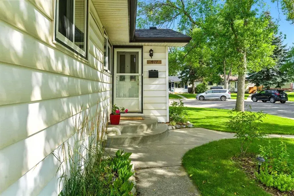 1977 Cottonwood Crescent SE