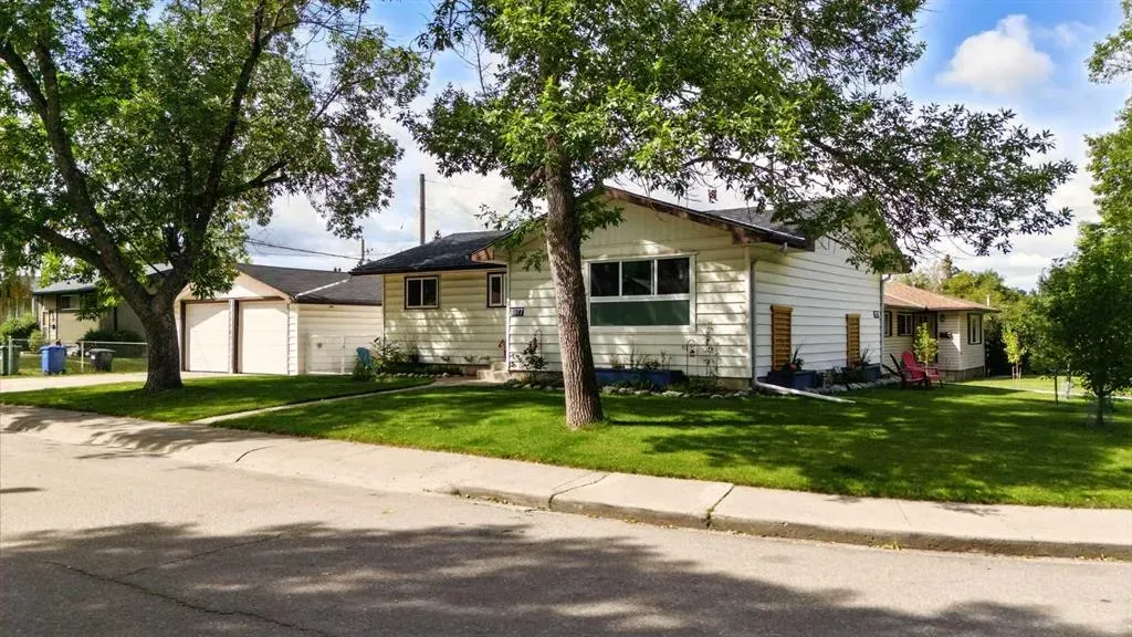 1977 Cottonwood Crescent SE