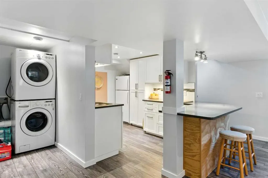 1977 Cottonwood Crescent SE