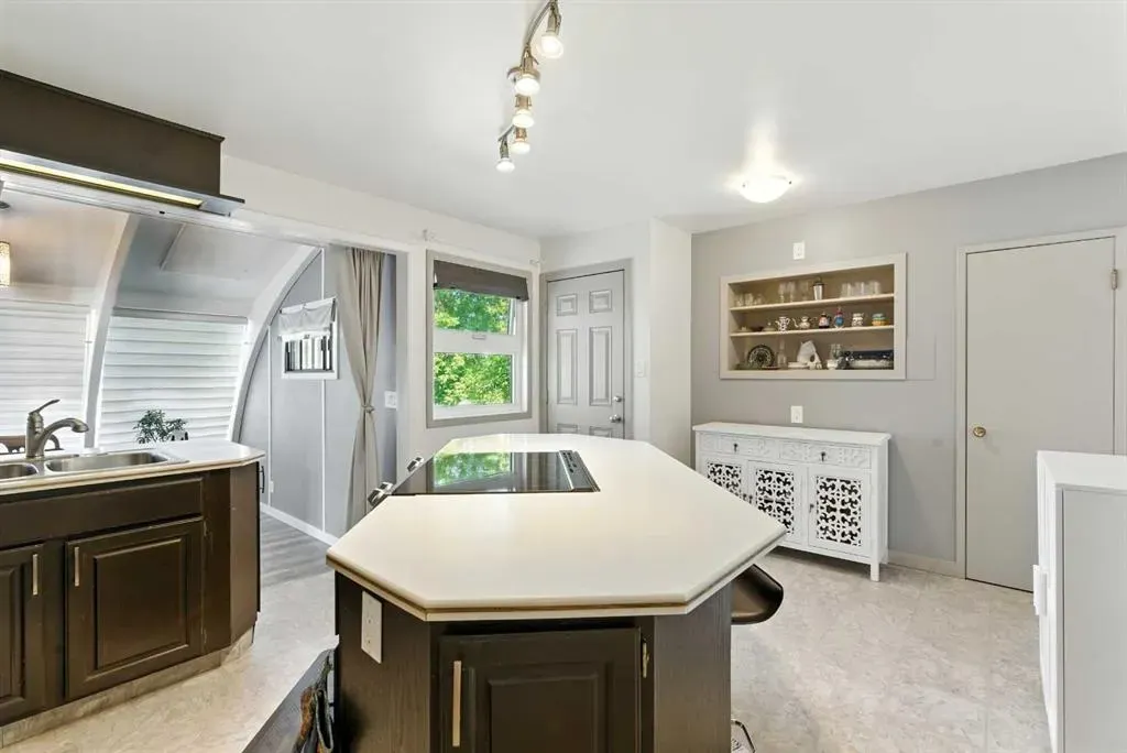 1977 Cottonwood Crescent SE