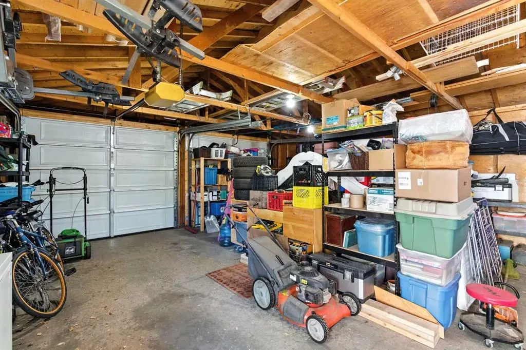 1977 Cottonwood Crescent SE