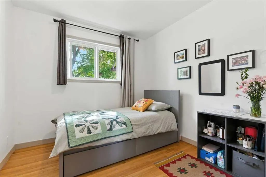 1977 Cottonwood Crescent SE