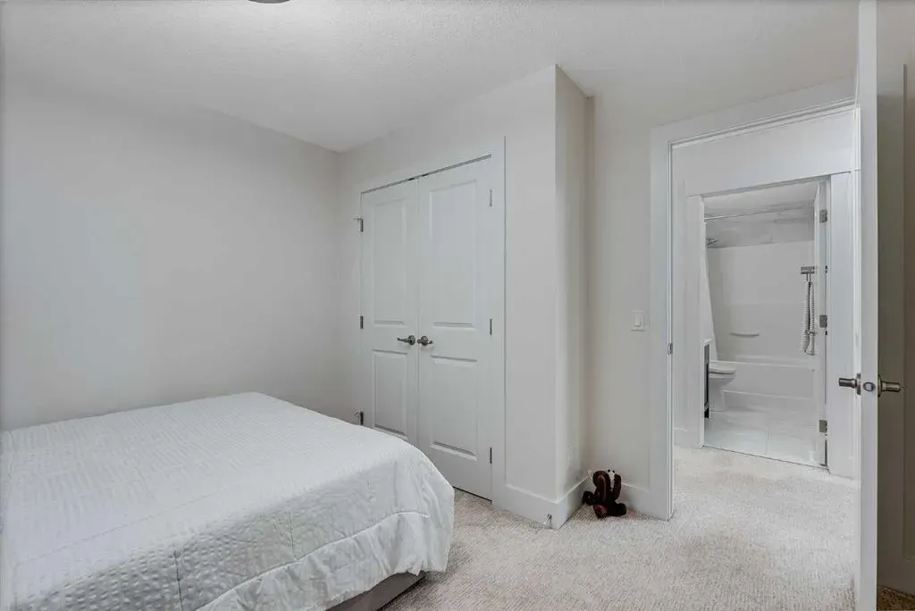 4 Legacy Court SE
