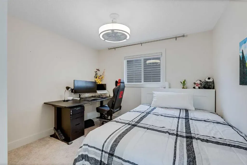 4 Legacy Court SE