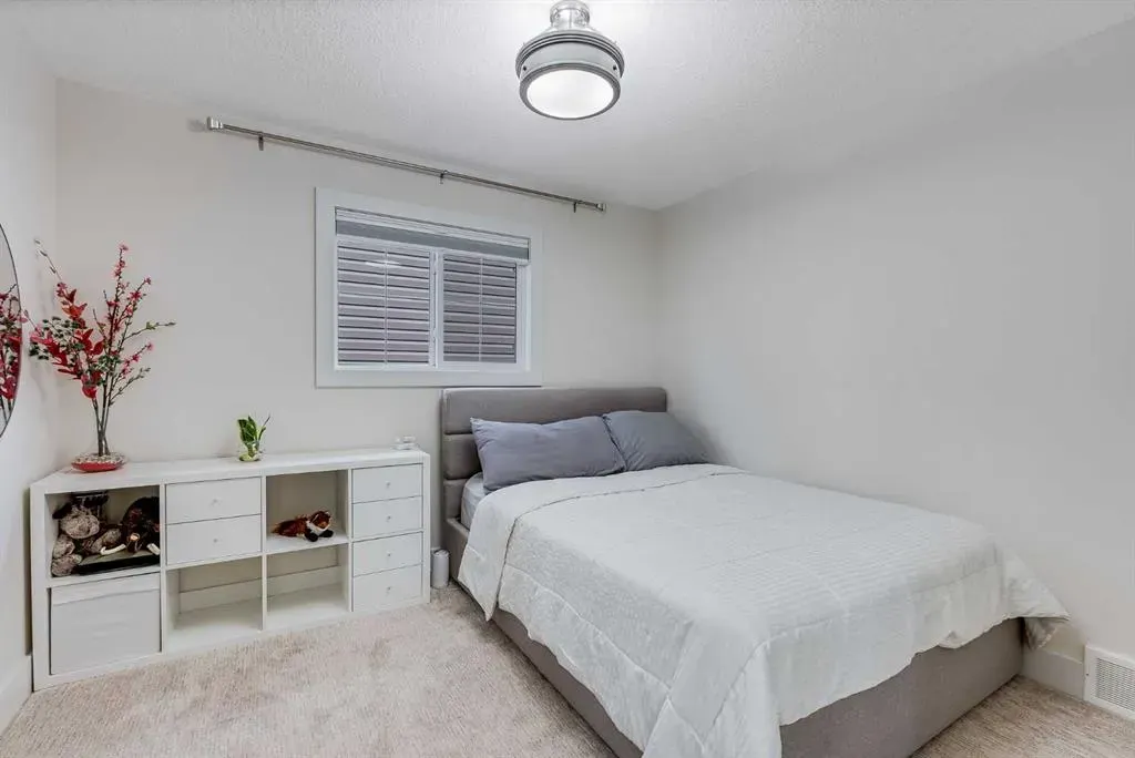 4 Legacy Court SE