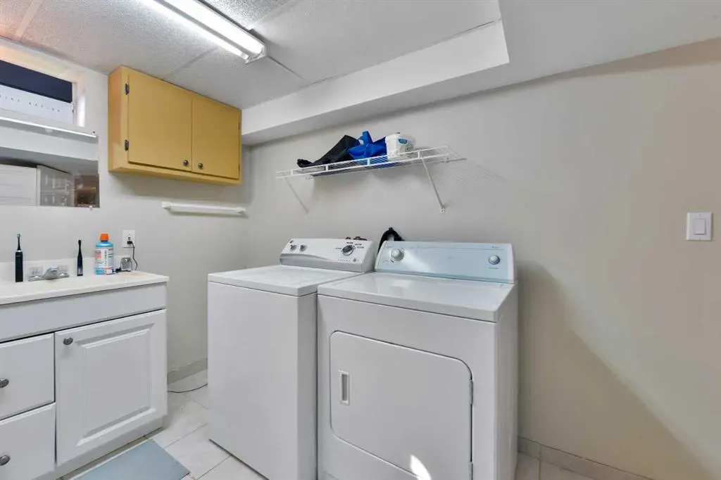 927 43 Street SW, #A & B
