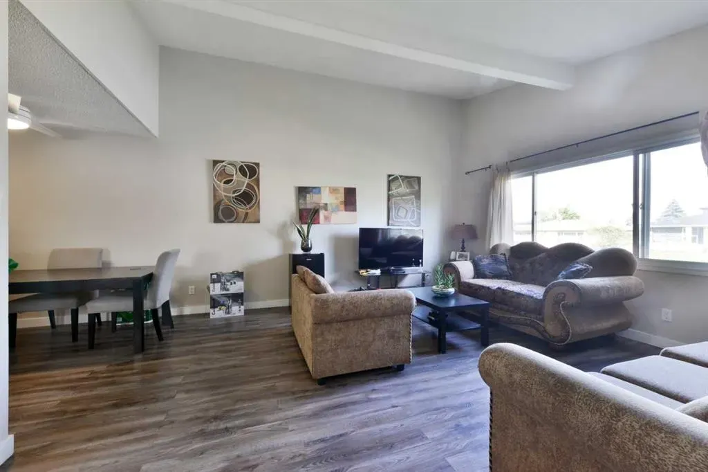 927 43 Street SW, #A & B