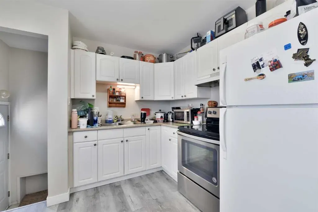 927 43 Street SW, #A & B