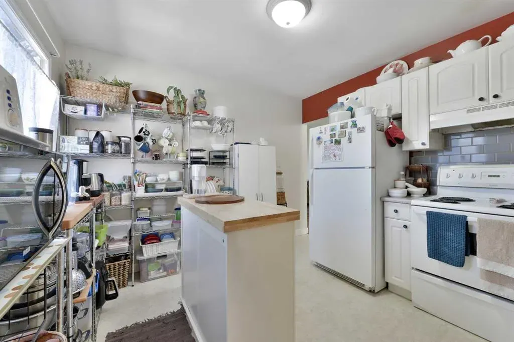 927 43 Street SW, #A & B